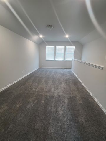 525 Hillcrest Circle, Justin, TX 76247