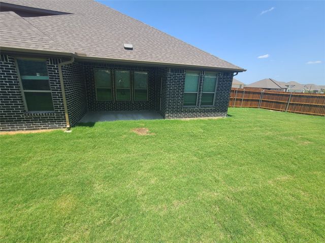 525 Hillcrest Circle, Justin, TX 76247