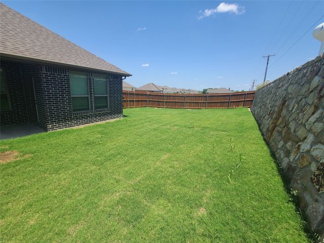 525 Hillcrest Circle, Justin, TX 76247