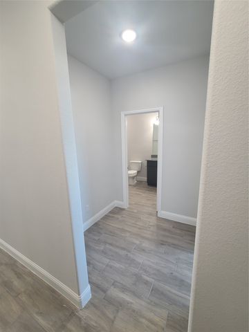 525 Hillcrest Circle, Justin, TX 76247