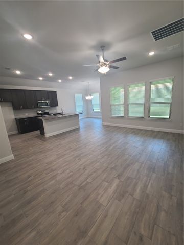 525 Hillcrest Circle, Justin, TX 76247