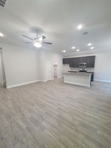 525 Hillcrest Circle, Justin, TX 76247