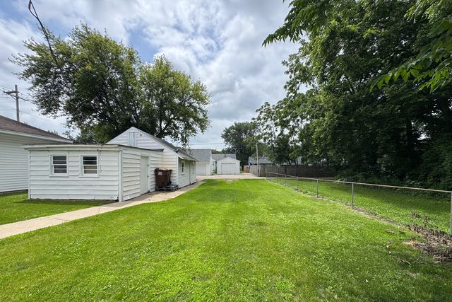 129 E Riverside Boulevard, Loves Park, IL 61111