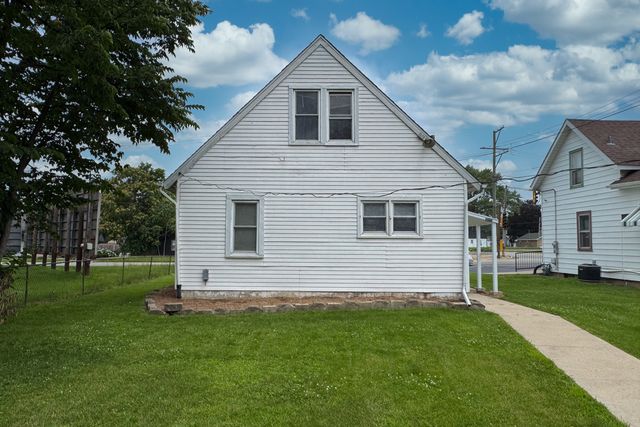 129 E Riverside Boulevard, Loves Park, IL 61111