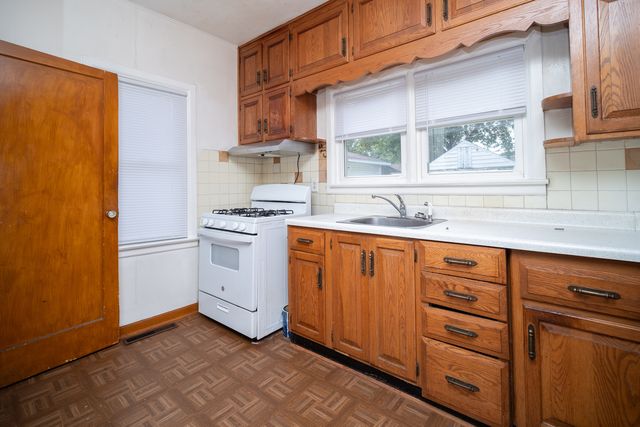 129 E Riverside Boulevard, Loves Park, IL 61111