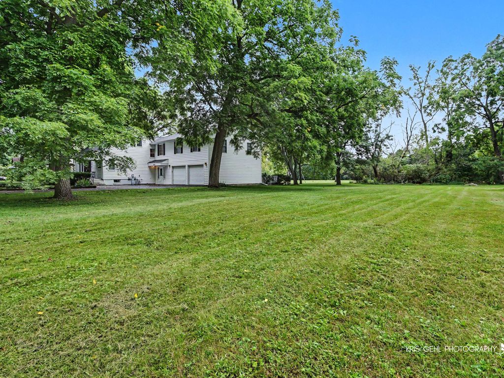 10595 W Woodland Avenue, Beach Park, IL 60087