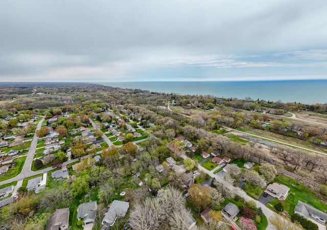 11425 8th AVENUE, Pleasant Prairie, WI 53158