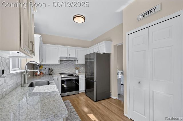 2718 Moosewood Drive, Waterford, MI 48329