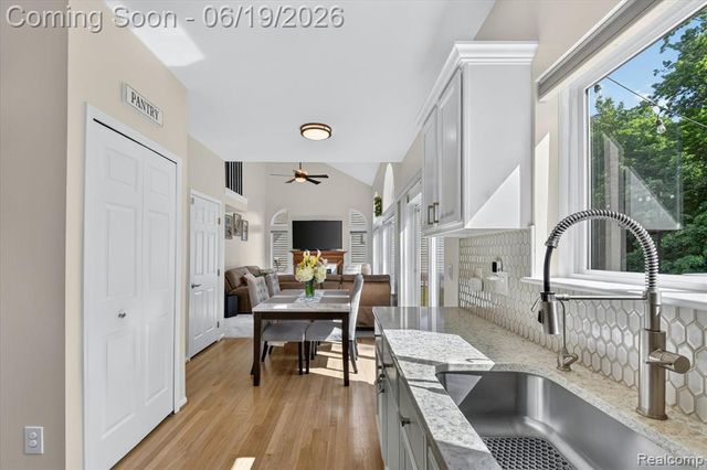 2718 Moosewood Drive, Waterford, MI 48329