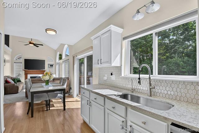 2718 Moosewood Drive, Waterford, MI 48329