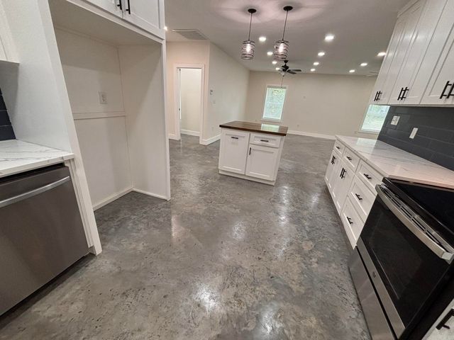 6 Vince Ln, Conway, AR 72032