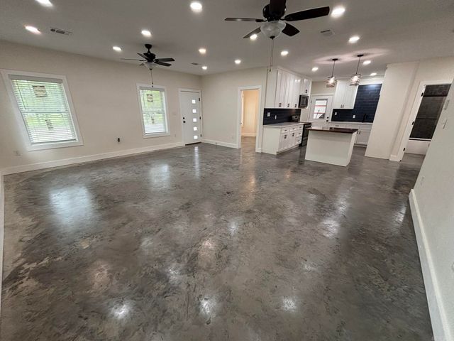 6 Vince Ln, Conway, AR 72032