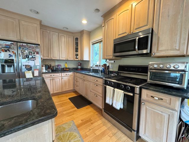 163 Summer St 1, Waltham, MA 02452