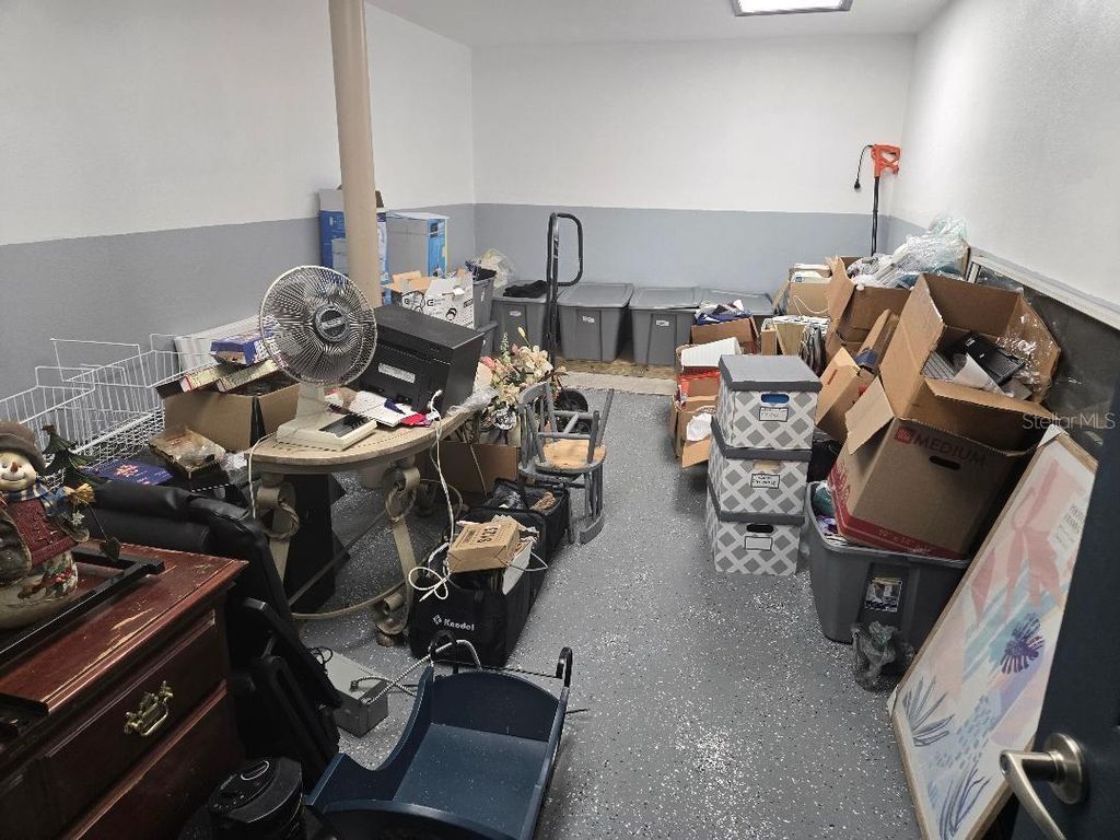 Image 10 of property listing at 10517 RIVERVIEW DRIVE, Riverview, FL 33578