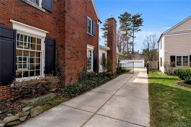 217 Brantwood Road, Amherst, NY 14226