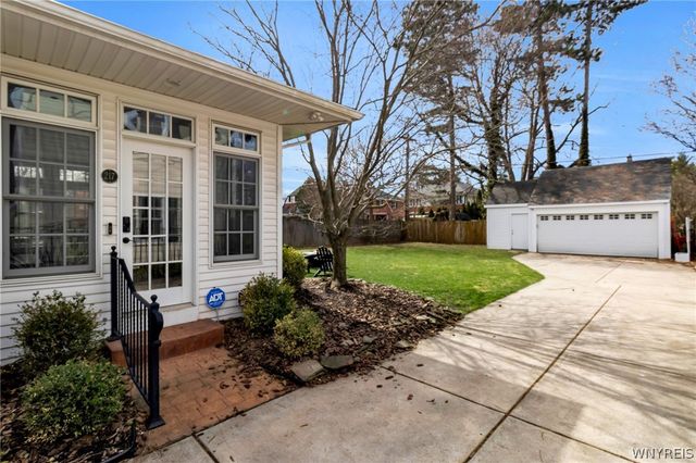 217 Brantwood Road, Amherst, NY 14226