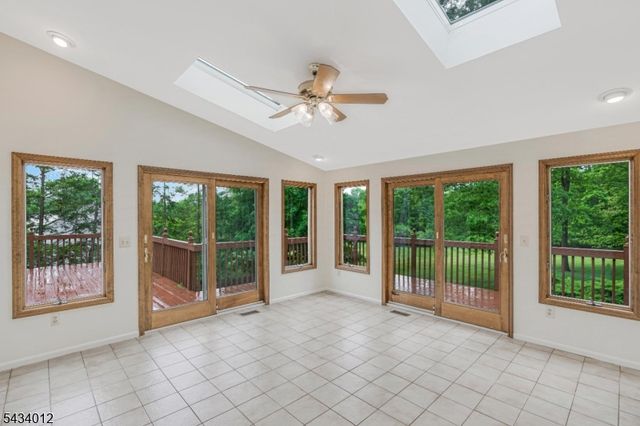 8 Deerwood Trl, Warren Twp., NJ 07059
