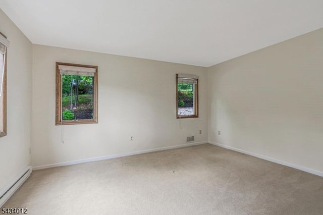 8 Deerwood Trl, Warren Twp., NJ 07059