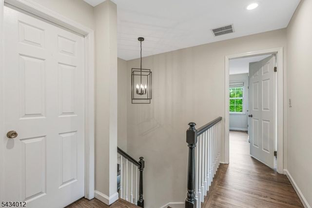8 Deerwood Trl, Warren Twp., NJ 07059