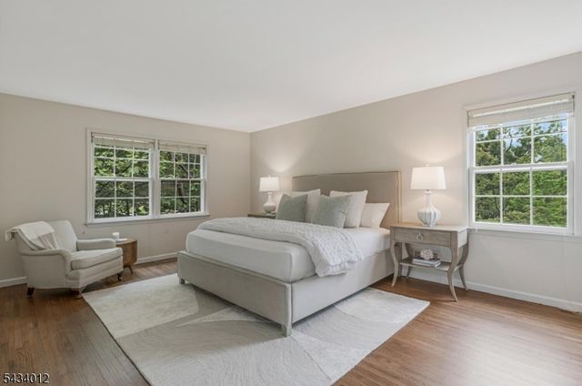 8 Deerwood Trl, Warren Twp., NJ 07059