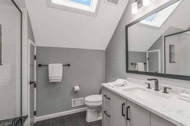 8 Deerwood Trl, Warren Twp., NJ 07059