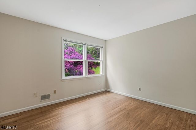 8 Deerwood Trl, Warren Twp., NJ 07059