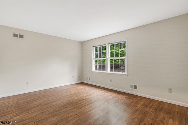 8 Deerwood Trl, Warren Twp., NJ 07059