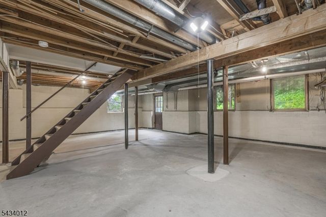 8 Deerwood Trl, Warren Twp., NJ 07059