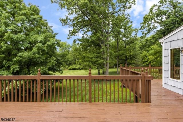 8 Deerwood Trl, Warren Twp., NJ 07059