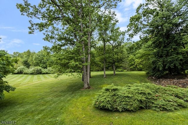 8 Deerwood Trl, Warren Twp., NJ 07059