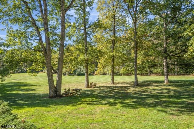 8 Deerwood Trl, Warren Twp., NJ 07059