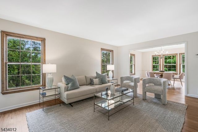 8 Deerwood Trl, Warren Twp., NJ 07059