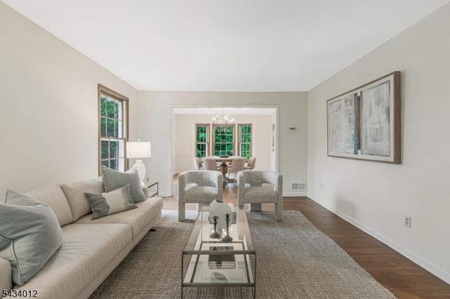8 Deerwood Trl, Warren Twp., NJ 07059