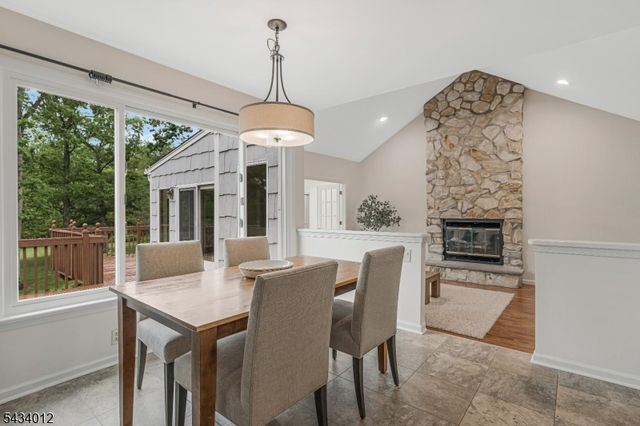 8 Deerwood Trl, Warren Twp., NJ 07059