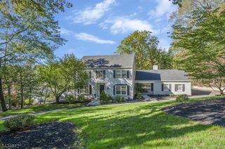 8 Deerwood Trl, Warren Twp., NJ 07059
