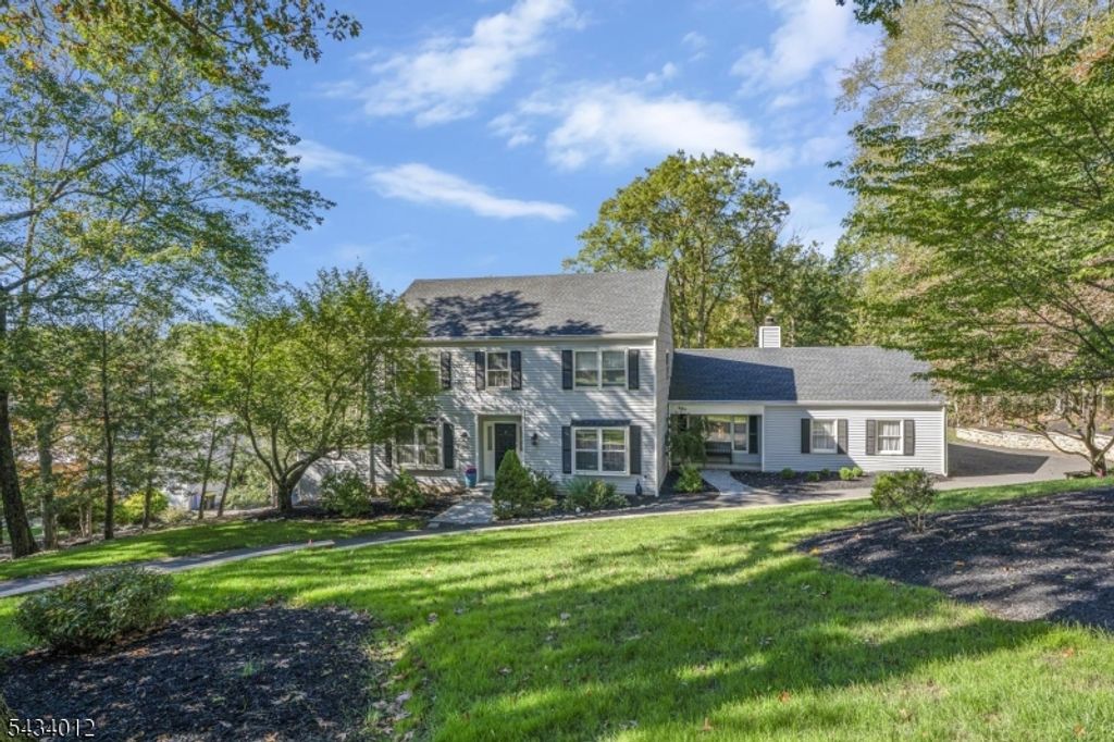 8 Deerwood Trl, Warren Twp., NJ 07059
