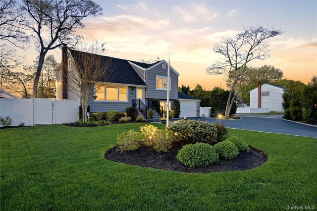 237 Woodlawn Avenue, Saint James, NY 11780