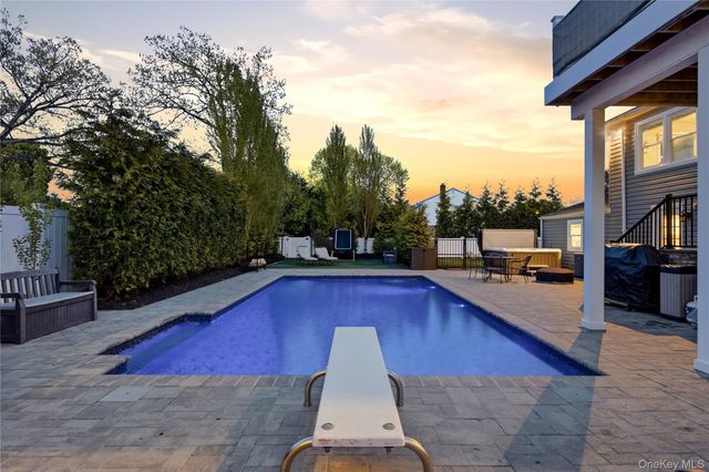 237 Woodlawn Avenue, Saint James, NY 11780