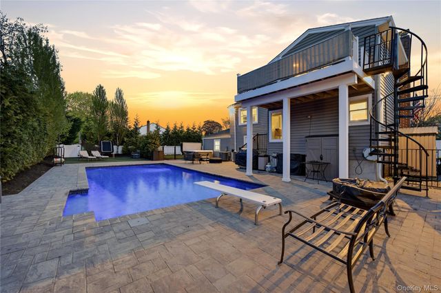 237 Woodlawn Avenue, Saint James, NY 11780