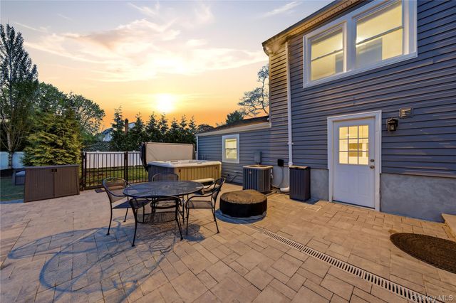 237 Woodlawn Avenue, Saint James, NY 11780