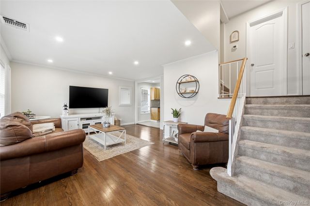 237 Woodlawn Avenue, Saint James, NY 11780