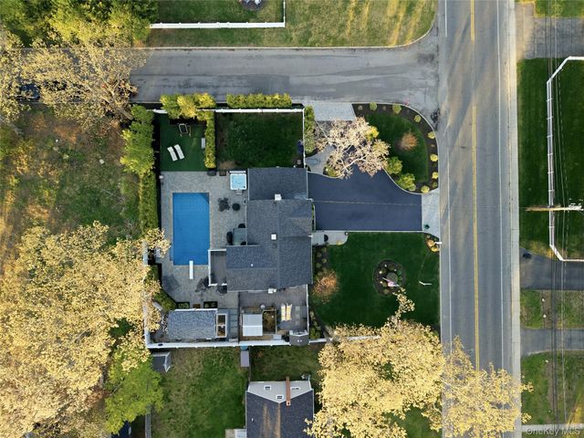 237 Woodlawn Avenue, Saint James, NY 11780