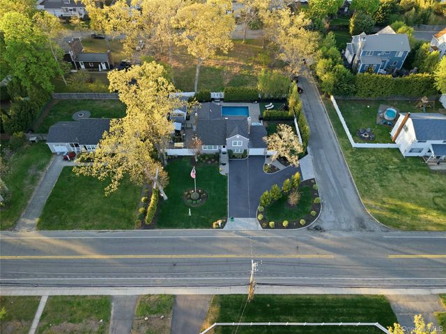 237 Woodlawn Avenue, Saint James, NY 11780