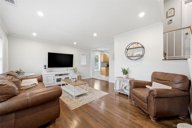 237 Woodlawn Avenue, Saint James, NY 11780