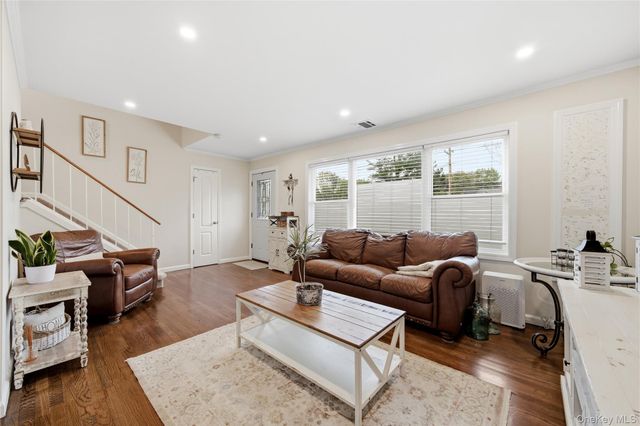 237 Woodlawn Avenue, Saint James, NY 11780