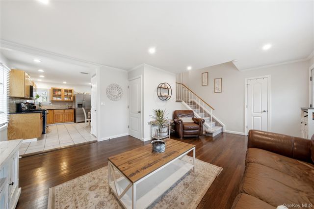 237 Woodlawn Avenue, Saint James, NY 11780