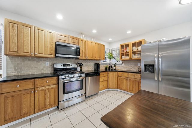 237 Woodlawn Avenue, Saint James, NY 11780