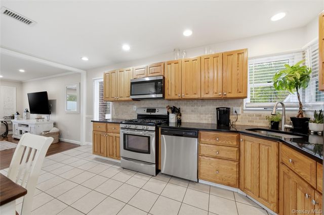 237 Woodlawn Avenue, Saint James, NY 11780