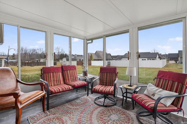 606 Timberlane Drive, Kendallville, IN 46755