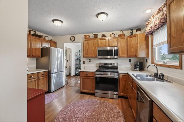 606 Timberlane Drive, Kendallville, IN 46755